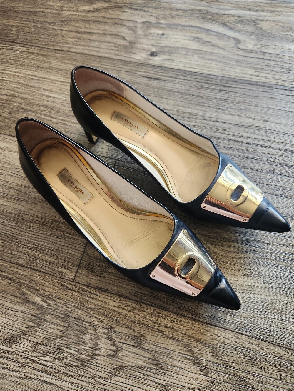 Coach Lawrence Spazzalato Women’s Black Pointy Leather Gold Pumps Heels Size 10